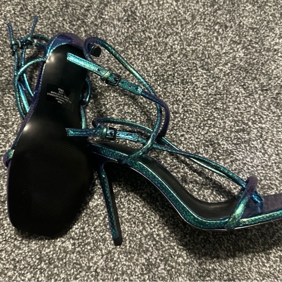 Guess women’s Heels color changing sz 7.5 nwot - Picture 3 of 3